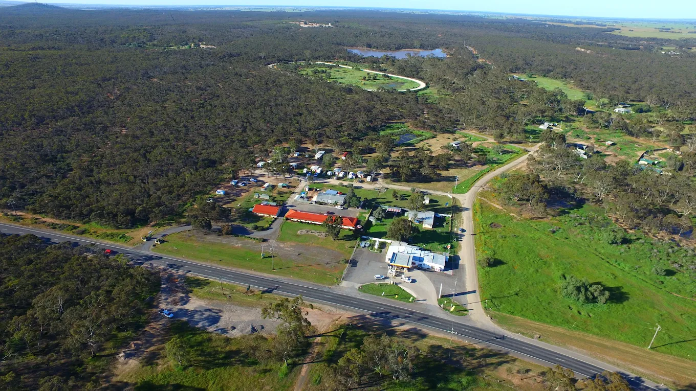 Inglewood Motel and Caravan Park - Image 1